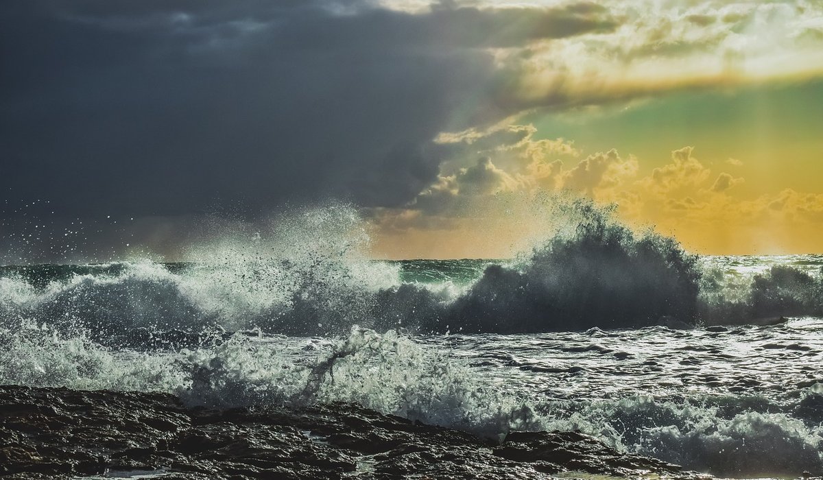 Introducing Children to Surfing Safely on UK Beaches