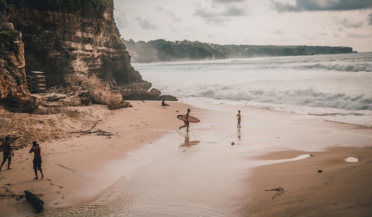 How to Organise a Beach Clean After Surfing